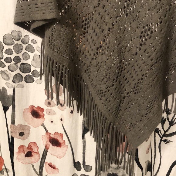 👌 Boho Fringed Cape/Poncho - Picture 4 of 4